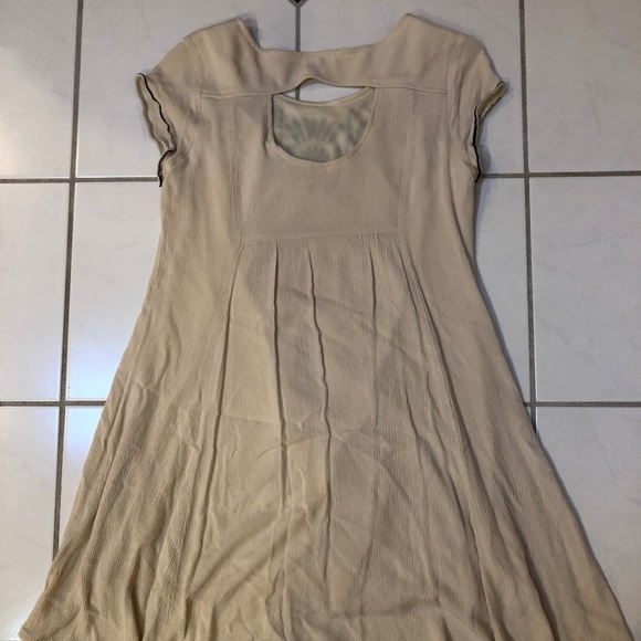 Cream and black detailed short dress. - Picture 4 of 5